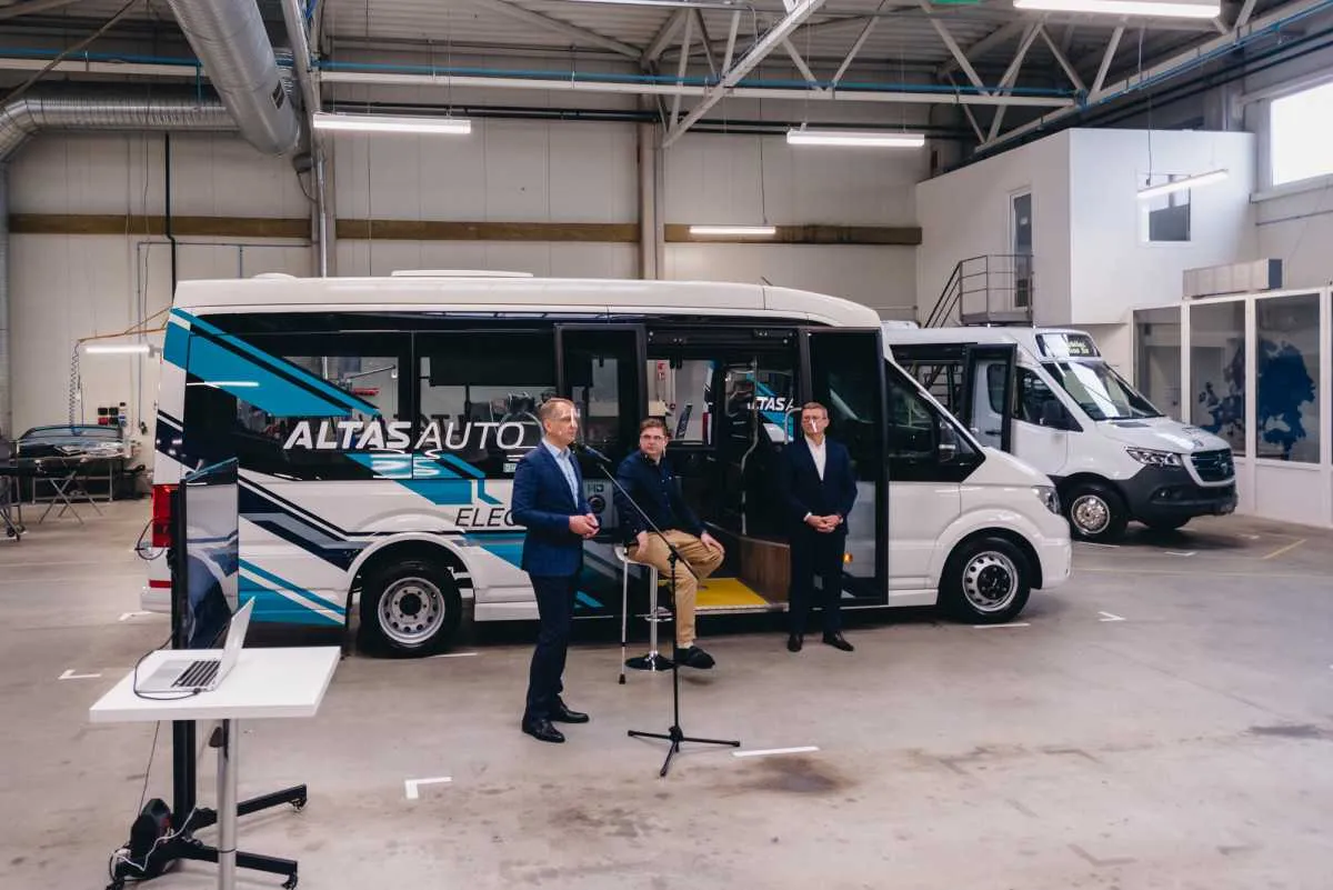 „Altas Auto“ pristatė pirmuosius elektrinius autobusus