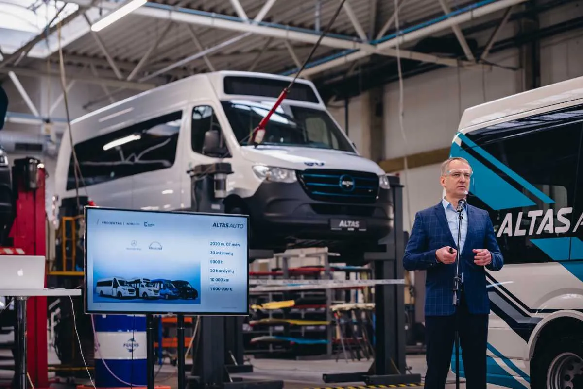 „Altas Auto“ pristatė pirmuosius elektrinius autobusus