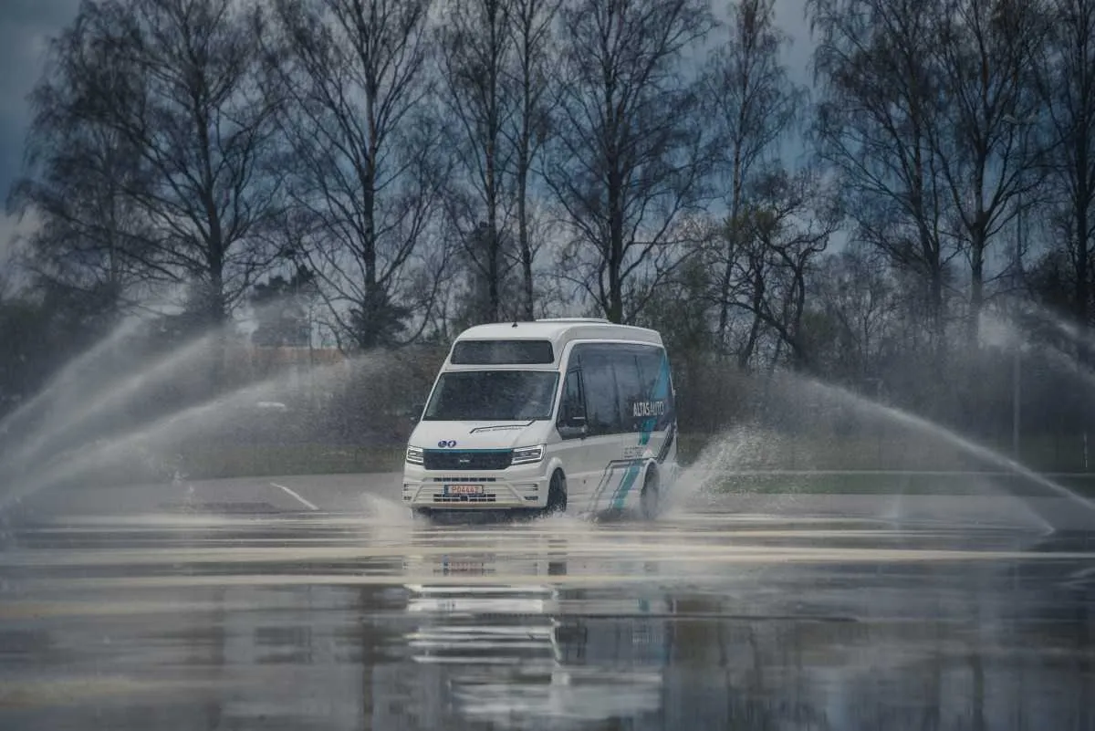 „Altas Auto“ pristatė pirmuosius elektrinius autobusus
