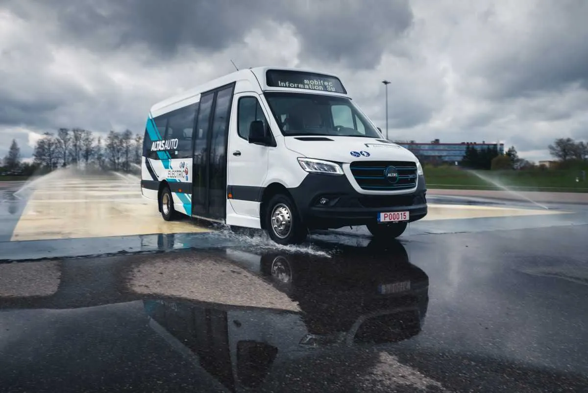 „Altas Auto“ pristatė pirmuosius elektrinius autobusus
