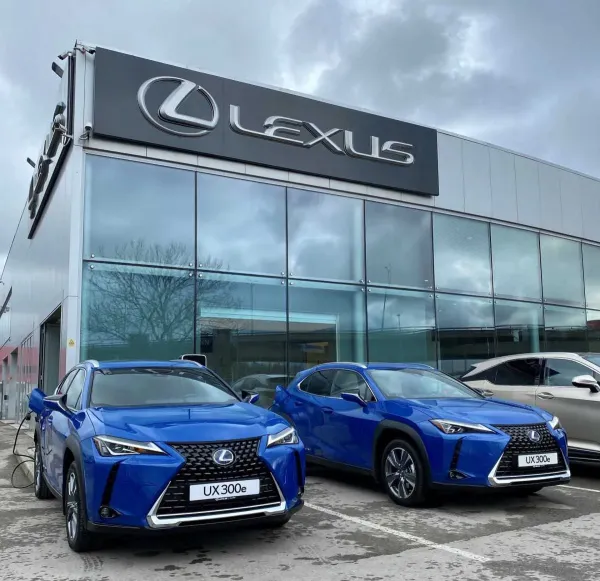 Pirmasis visiškai elektrinis „Lexus UX 300e“ atvyksta į Lietuvą