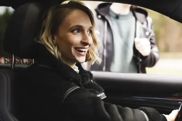 Žymaus fotografo sužadėtinė patikrino, kas leidžia važiuoti greičiau su tuo pačiu automobiliu