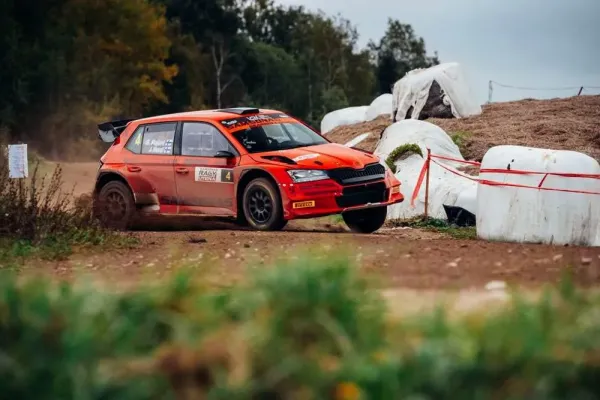Pirmąją „Samsonas Rally Utena“ dieną tempą diktavo ekipažas iš Suomijos