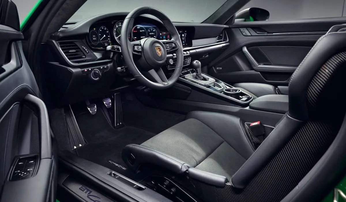„Porsche 911 Carrera T”: palengvinta bet su mechanine pavarų dėže