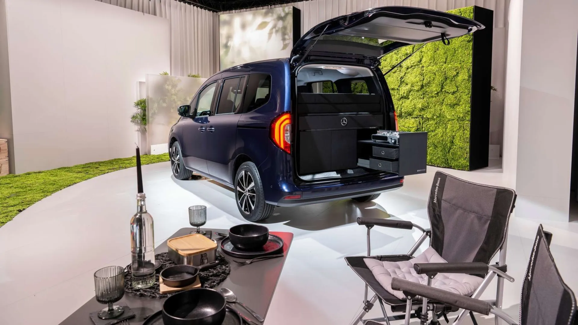 „Mercedes-Benz EQT”: analoginiai prietaisai, „Renault” technologijos ir dvi kemperio versijos