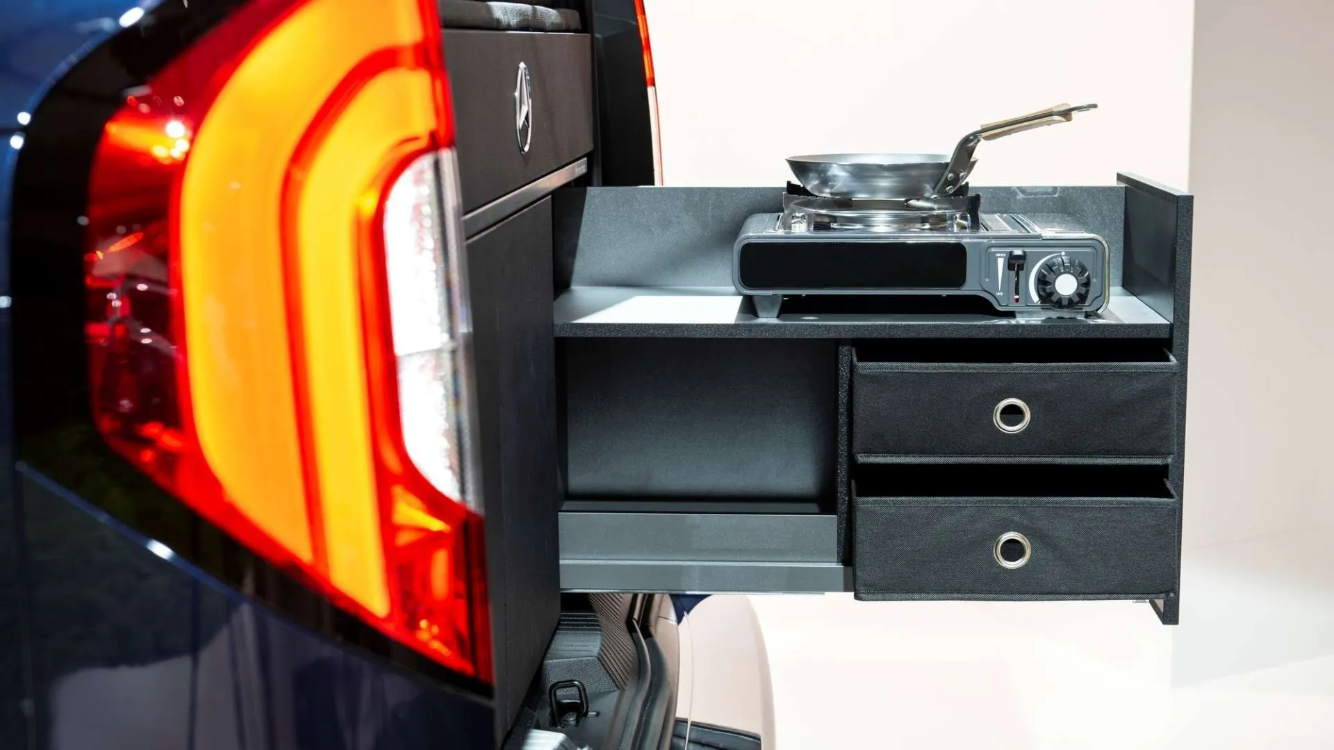 „Mercedes-Benz EQT”: analoginiai prietaisai, „Renault” technologijos ir dvi kemperio versijos