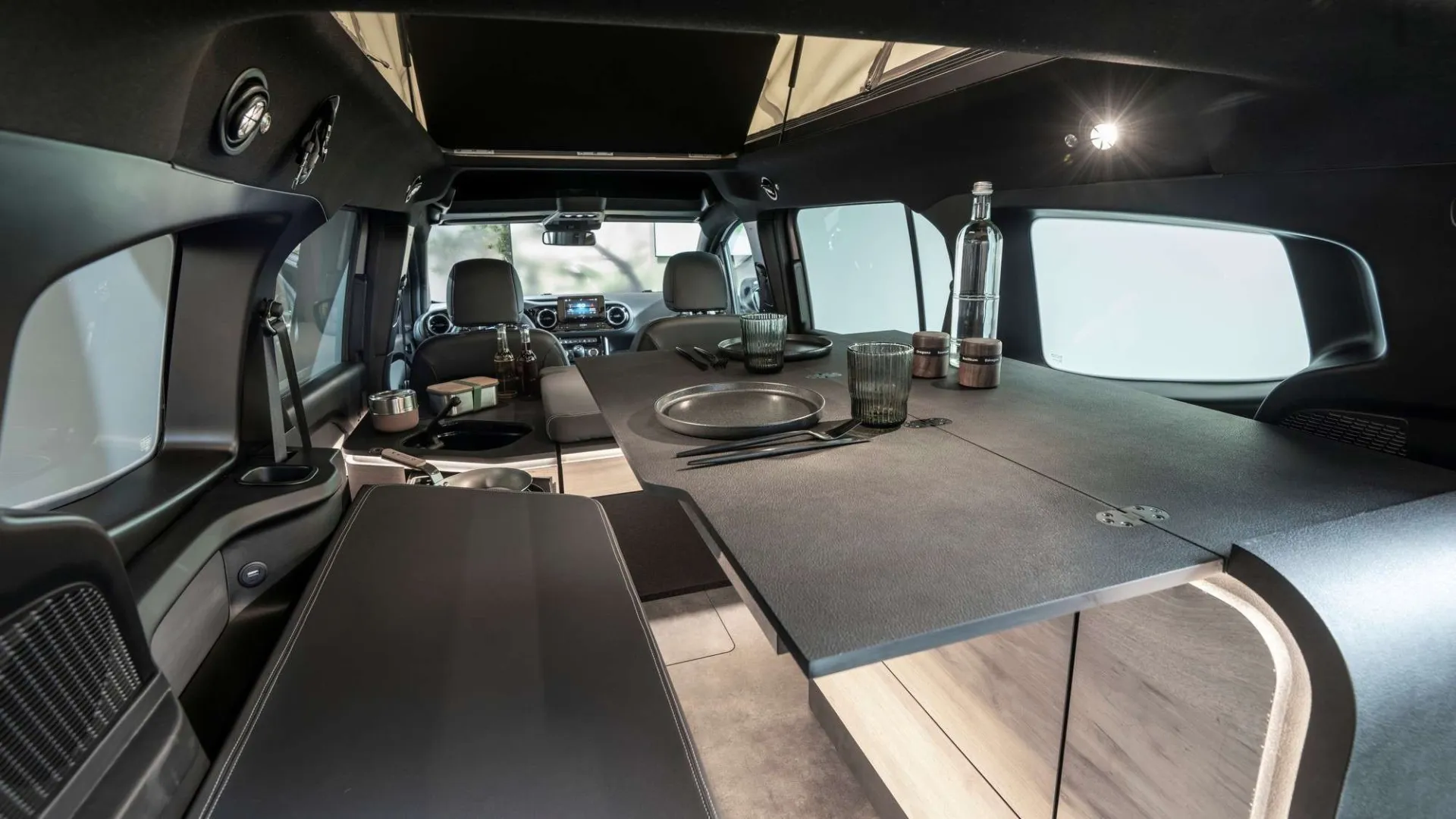 „Mercedes-Benz EQT”: analoginiai prietaisai, „Renault” technologijos ir dvi kemperio versijos