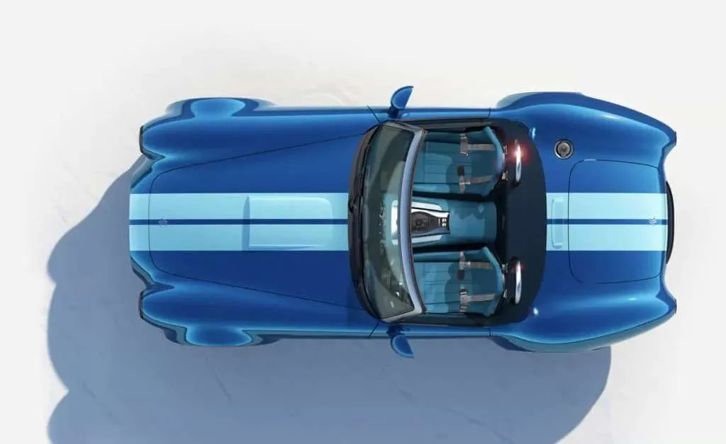 Visiškai naujas „AC Cobra GT Roadster”: anglies pluošto kėbulas ir 663 AG V8