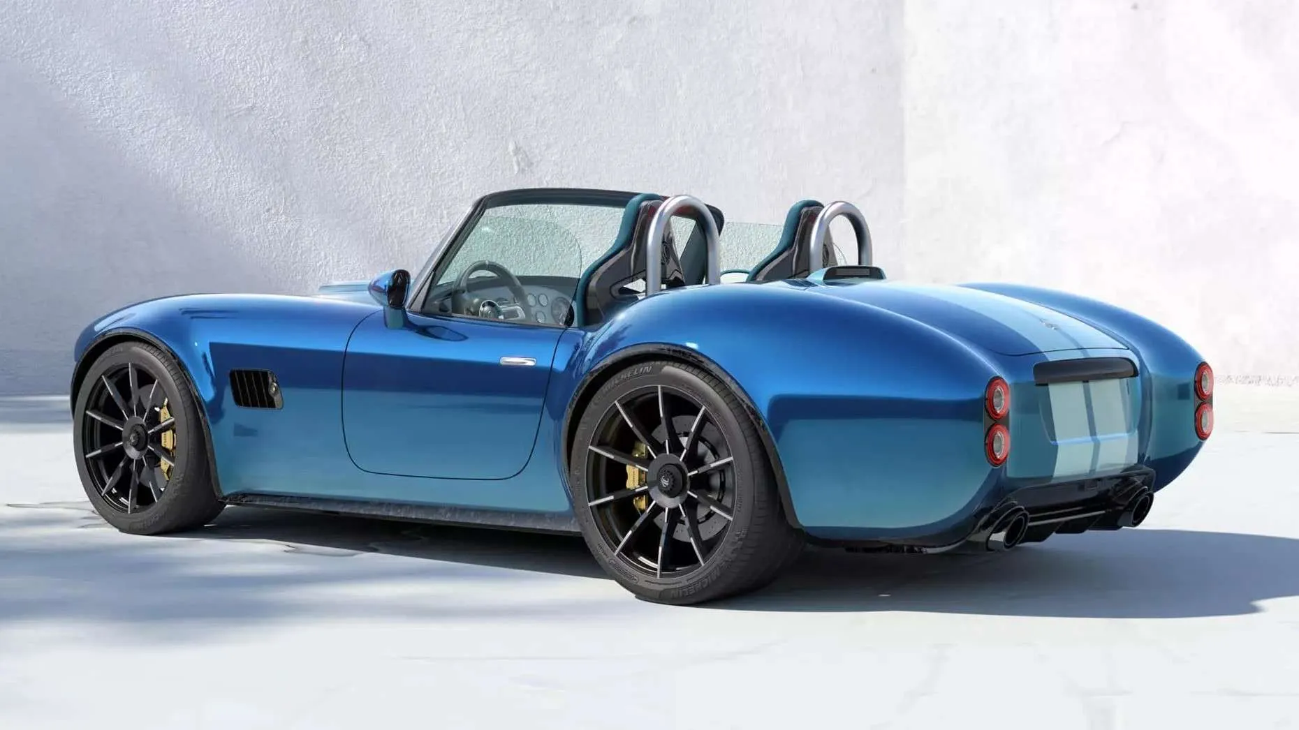 Visiškai naujas „AC Cobra GT Roadster”: anglies pluošto kėbulas ir 663 AG V8