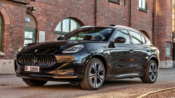 "Maserati Grecale Folgore" elektrinis krosoveris: beveik 2,5 tonos svorio ir 500 km vienu įkrovimu