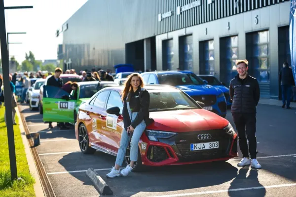 „Press ralio“ netikėtumai: nuo lūžusių kojų ir tuštumos po kapotais iki varžybose dar nematytų automobilių