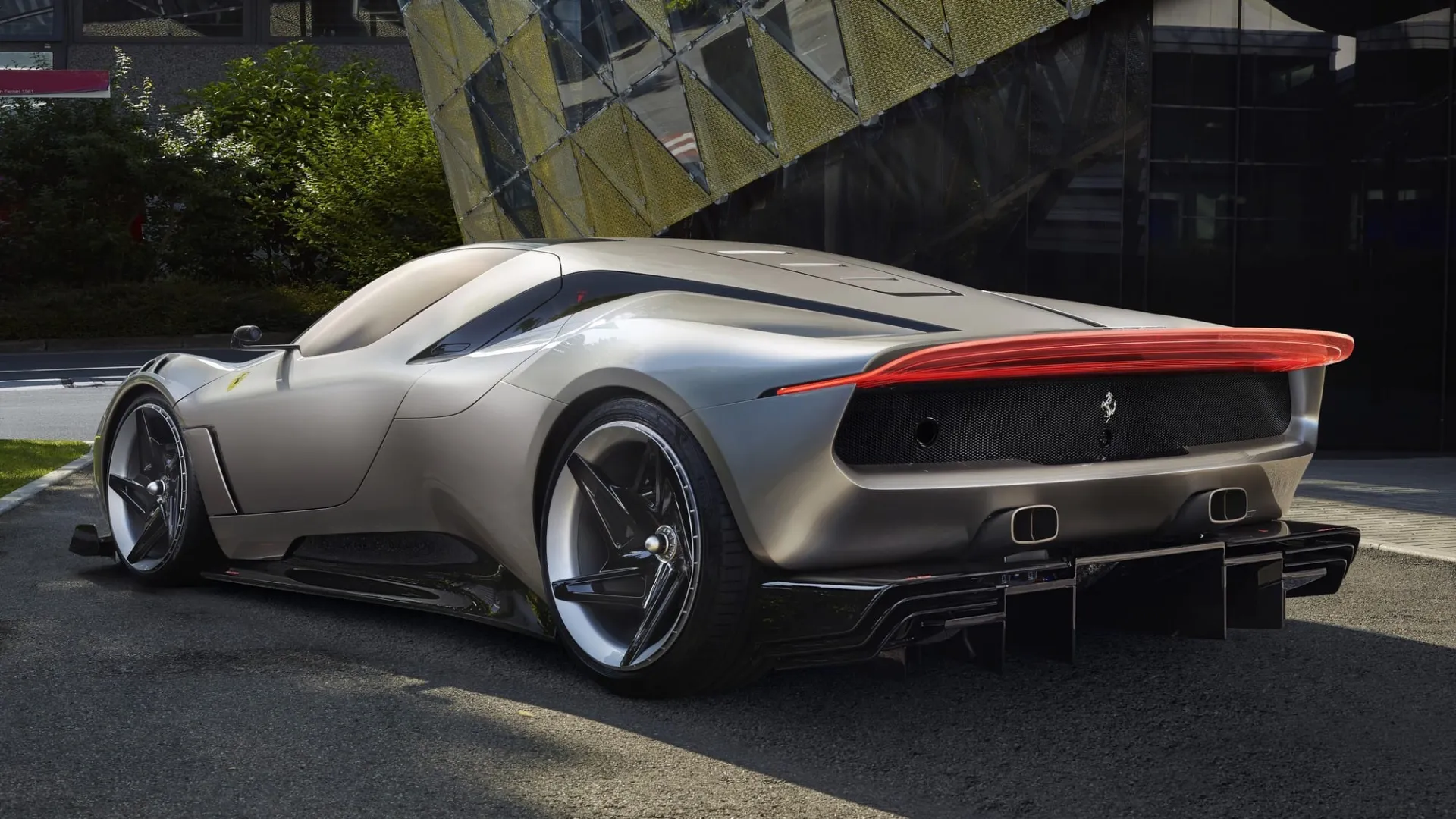 „Ferrari KC23”: unikalus treko superautomobilis su kvėpuojančiu kėbulu