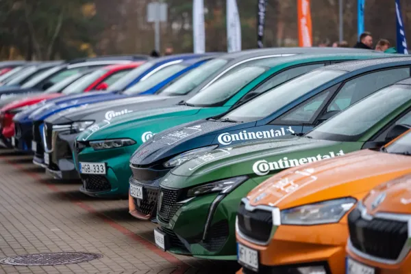 Paaiškėjo pirmieji konkurso „Metų automobilis 2024“ dalyviai: gamintojų atstovai nusiteikę ryžtingai