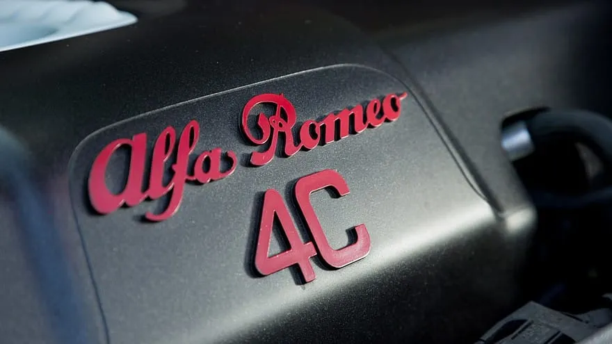 „Alfa Romeo” ruošia pamainą nebegaminamam sportiniam automobiliui 4C