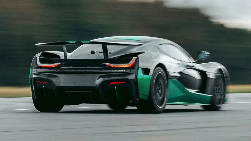 Naujas Gineso rekordas-„Rimac Nevera” atbuline eiga pasiekė 275 km/h greitį