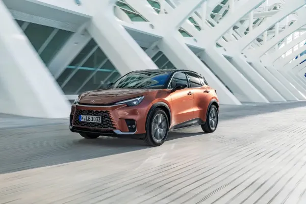 Naujausią „Lexus“ modelį LBX jau galima išbandyti ir Lietuvoje