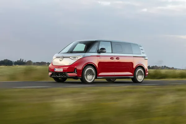 „Volkswagen“ plečia „ID. Buzz“ gamą: nauja bazinė ir top versijos