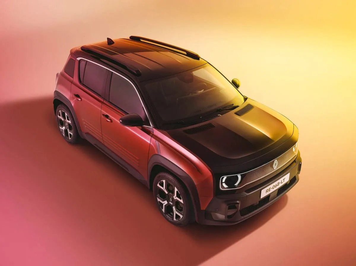 Paryžiaus automobilių parodoje – universaliojo elektrinio „Renault 4 E-Tech“ premjera