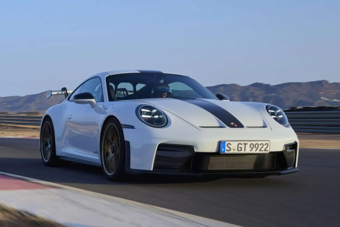 Atnaujintame „Porsche 911 GT3“ išsaugotas 4,0 l variklis, mechanika ir dinamika