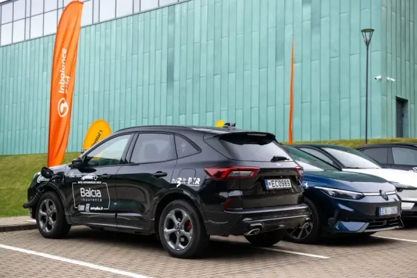 „Metų automobilis 2025“: elektromobilių maitinimosi ypatumai
