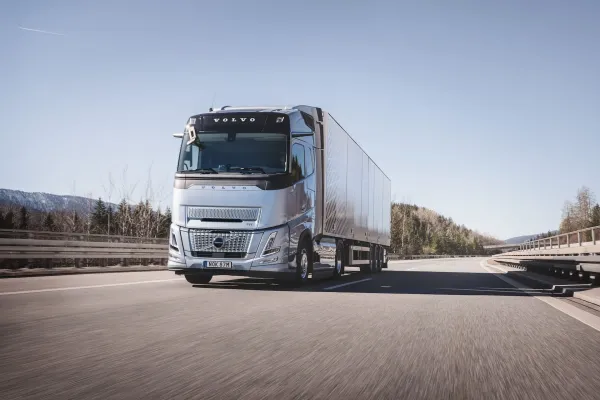 „Volvo FH Aero“ triumfavo tolimųjų reisų sunkvežimių ekonomiškumo teste „Green Truck“