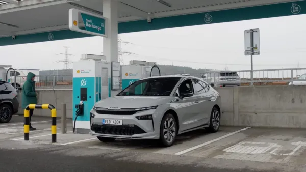 Atnaujinta „Škoda Enyaq“ jau keliuose: važiuoja efektyviau ir toliau
