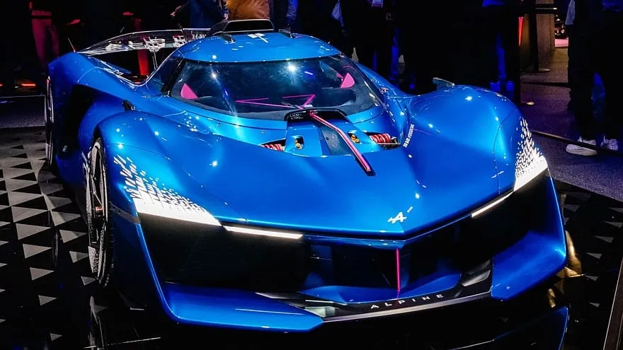 2028 m. pasirodys „Alpine“ superautomobilis su 1000 AG hibridine jėgaine