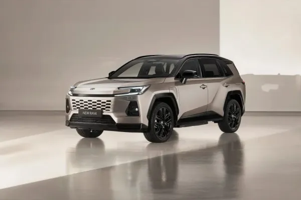 „Toyota“ pristato naujos kartos „RAV4“