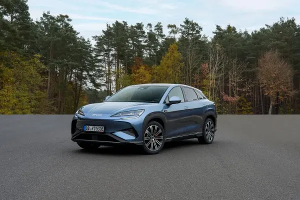 Nuo galingo SUV iki elektrinio sedano: pirmieji „Lietuvos metų automobilis 2026“ dalyviai kelia intrigą
