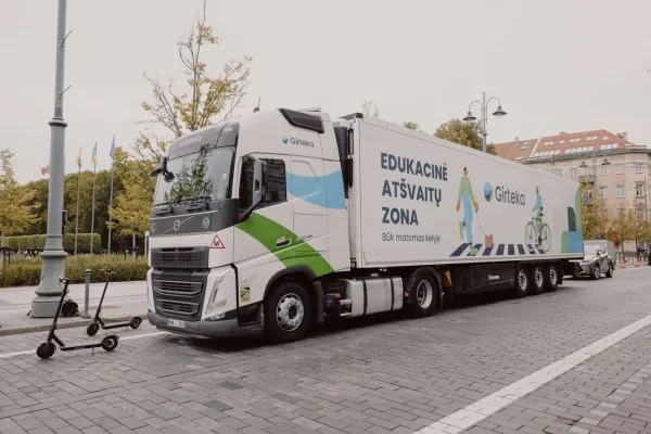Ekspertai apie akląsias vilkikų zonas: jos veikia visai kitaip nei lengvuosiuose automobiliuose