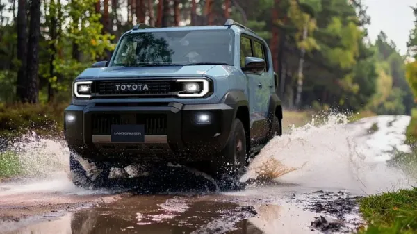 Mažas, galingas ir tik su vidaus degimo varikliu: pristatytas Toyota Land Cruiser FJ