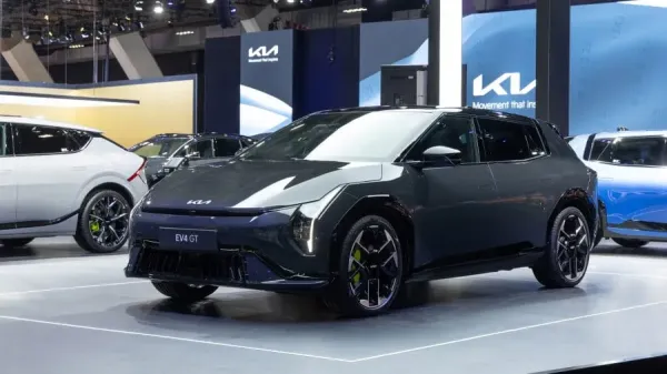 „Kia“ šturmas Briuselyje: pristatyta galinga elektrinė GT šeima – nuo kompaktiškų SUV iki aptakių „fastbekų“