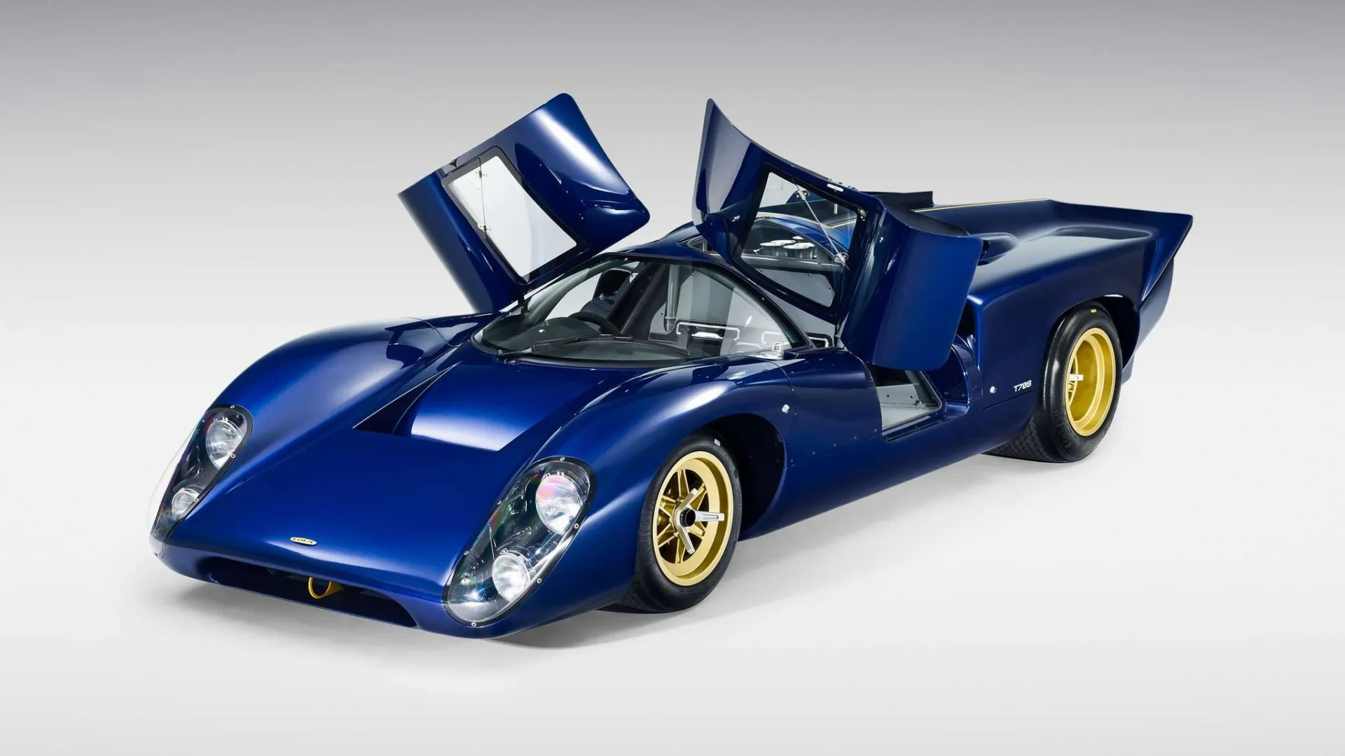 1960-ųjų lenktynių legenda sugrįžo: pristatyta „Lola T70S“