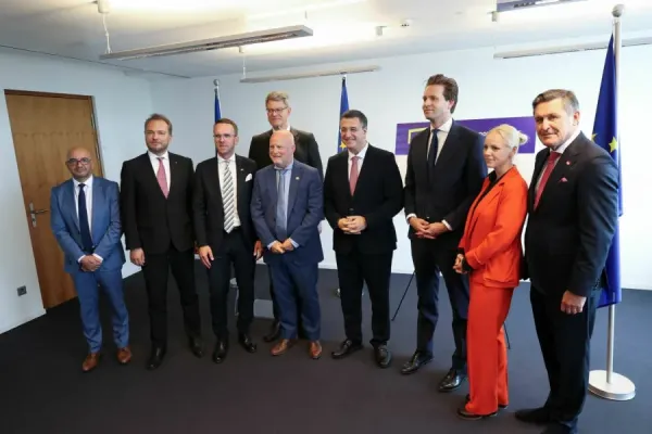 Ministras J. Taminskas Liuksemburge pasirašė deklaraciją dėl netaršių transporto koridorių kūrimo