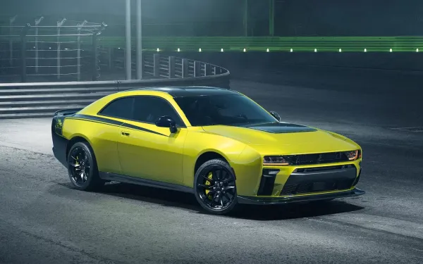 „Bitutė“ sugrįžta ir pasireuošusi „įgelti“: pristatytas naujasis „Dodge Charger Super Bee“