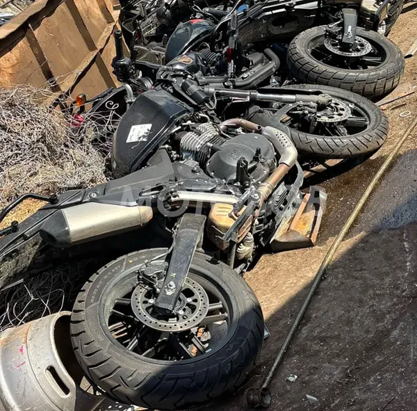Apleisti „Royal Enfield Himalayan 750“ prototipai JK sąvartyne sufleruoja apie artėjančią premjerą