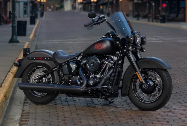 „Harley-Davidson Deadwood“: pokario dvasia ir moderni jėga