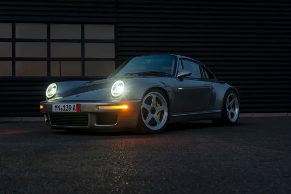 „RUF Ehra“: 650 AG galios opozicinis monstras be klasikinio spoilerio švenčia legendinį 1987 m. greičio rekordą
