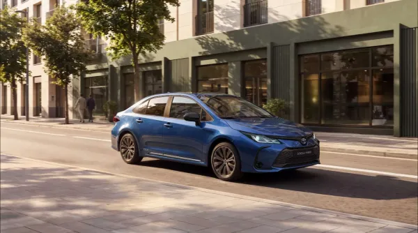 „Toyota“ išskirtinėmis versijomis mini „Corolla“ 60-metį